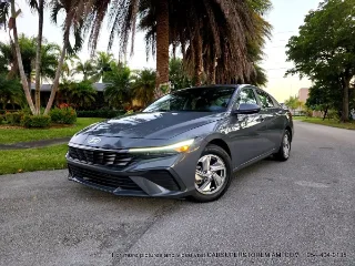 Hyundai Elantra photo 2
