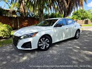 Nissan Altima photo 2