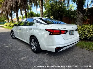 Nissan Altima photo 4