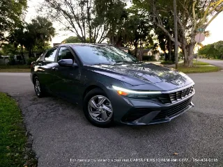 Hyundai Elantra photo 8