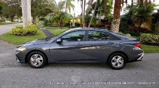 Hyundai Elantra photo 3
