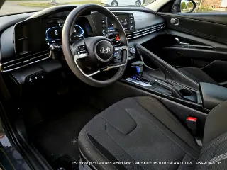 Hyundai Elantra photo 10
