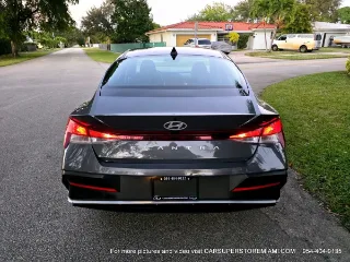 Hyundai Elantra photo 5
