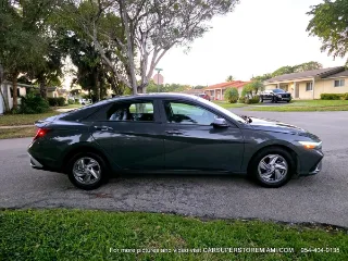 Hyundai Elantra photo 7
