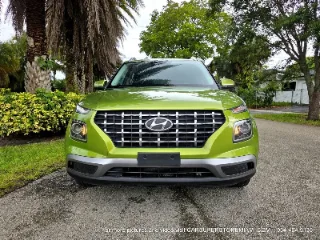 Hyundai Venue photo 9