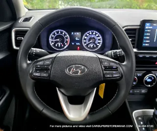 Hyundai Venue photo 18
