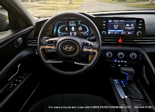 Hyundai Elantra photo 11