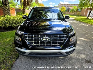 Hyundai Venue photo 12