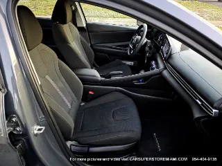 Hyundai Elantra photo 18