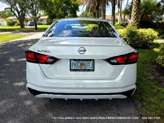 Nissan Altima photo 5